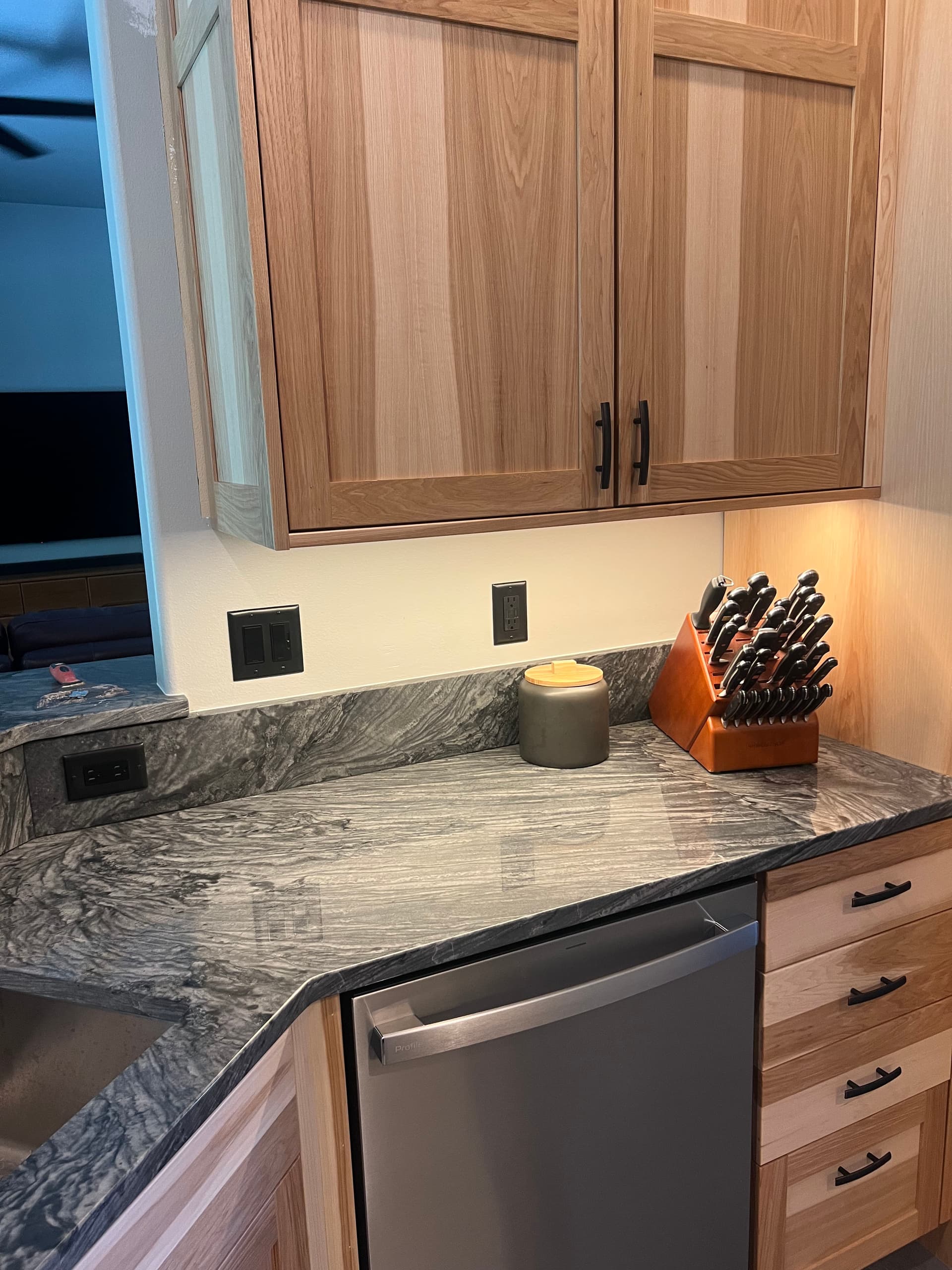Gallery photos for Under-Cabinet Lighting and Black Receptacles That Finish a Kitchen Right: Image #1
