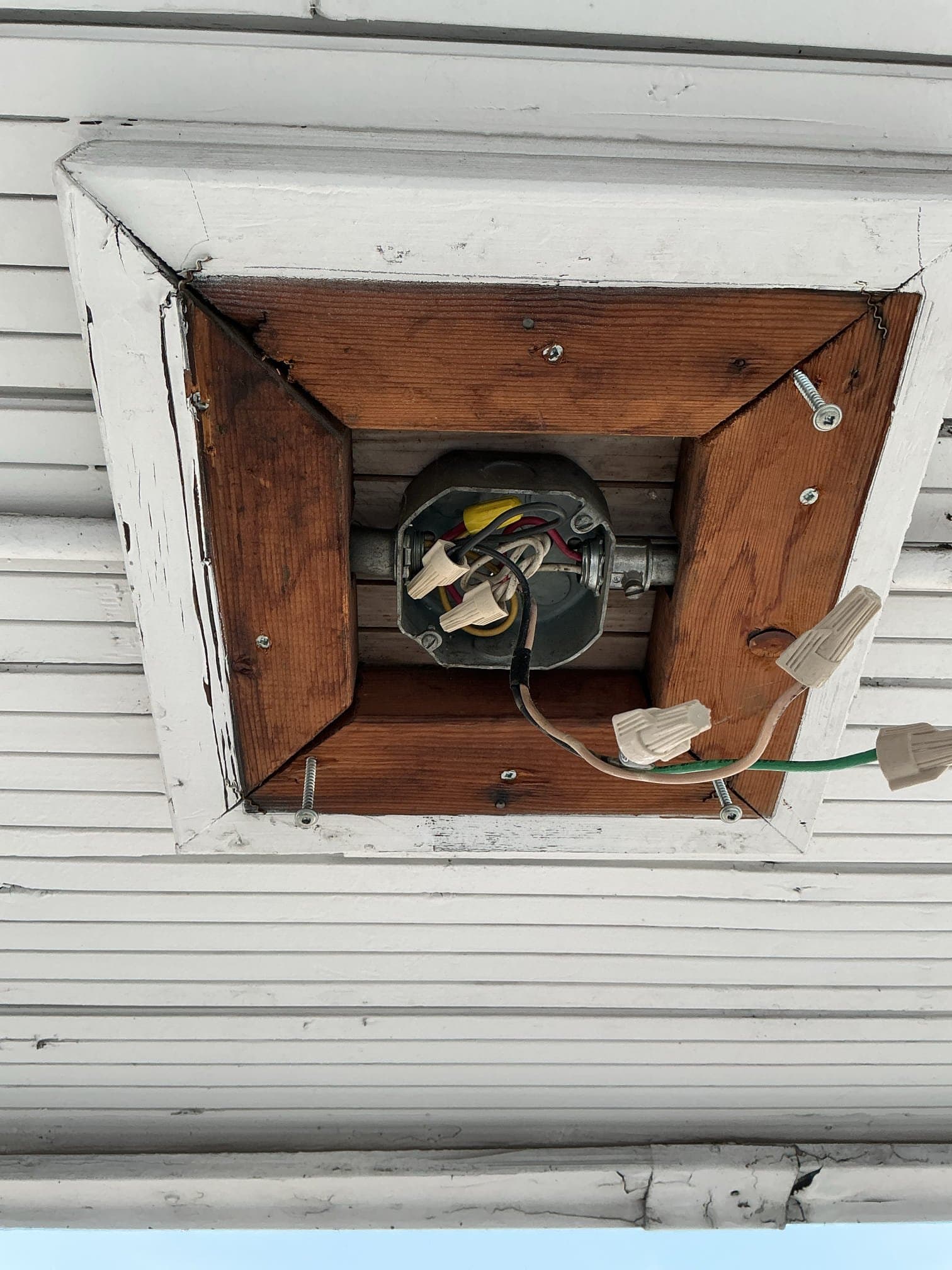 Gallery photos for Exterior LED Fixture Swap at a Wenatchee Commercial Property: Image #1